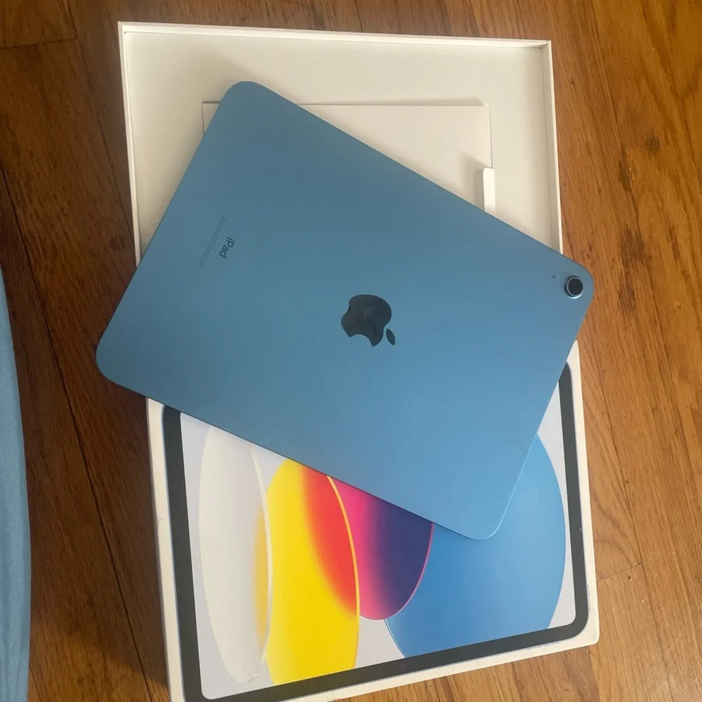 Apple Blue iPad with Charger and Cable - Picture 3 of 5